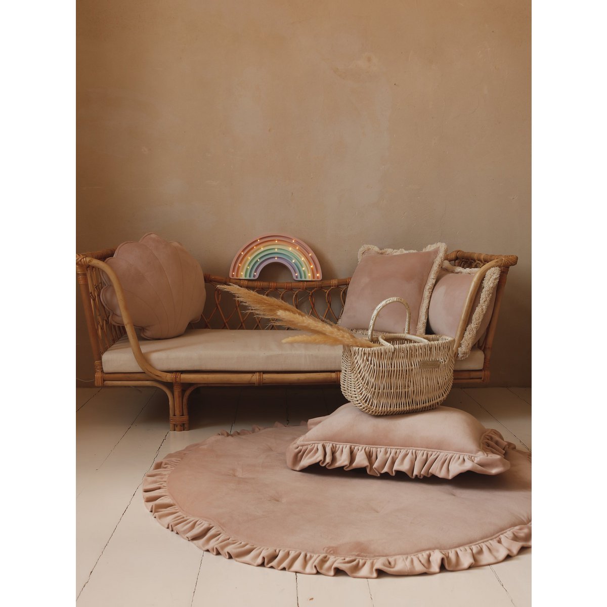 Aksominė latte pagalvė