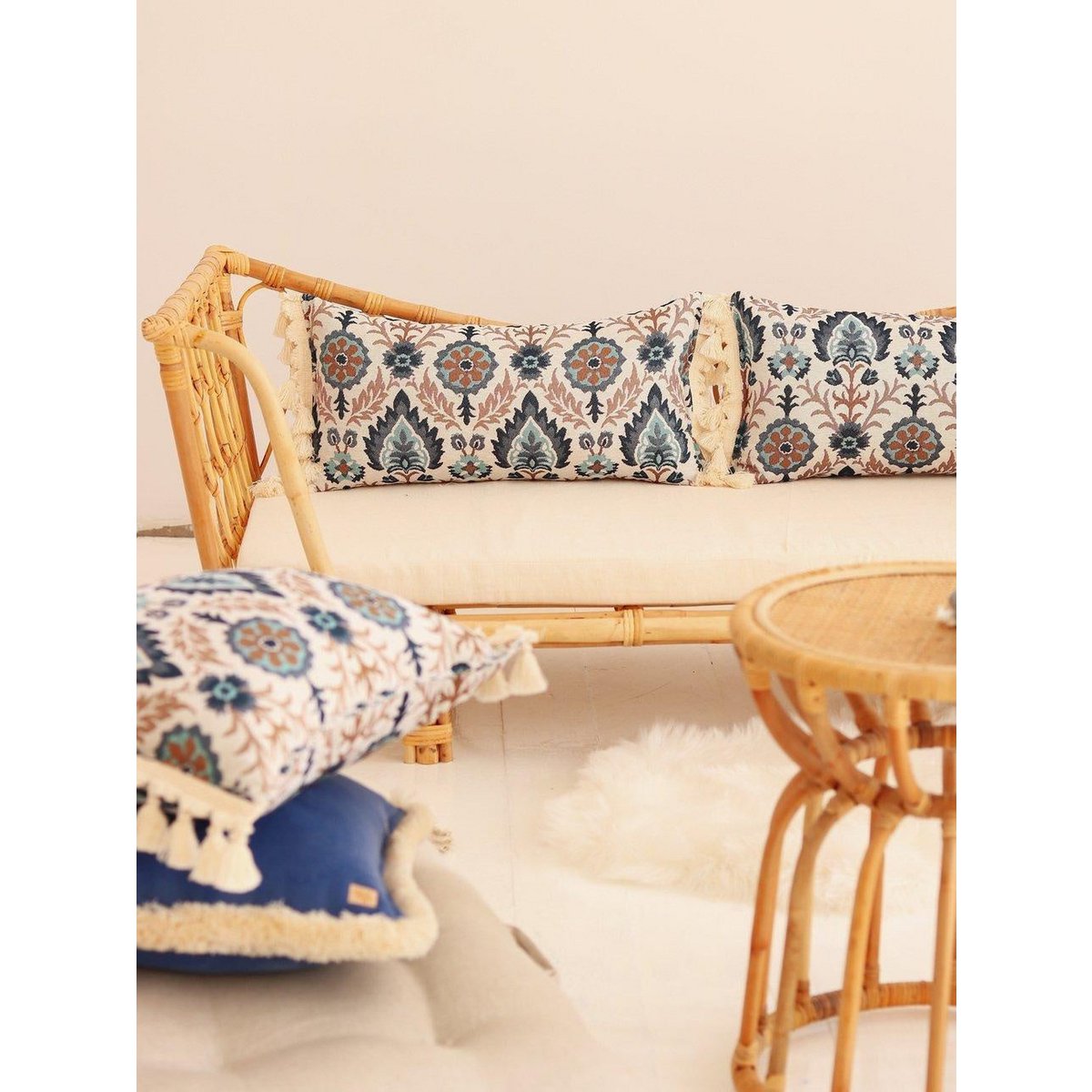 Pagalvė mėlyna vilkdalgė