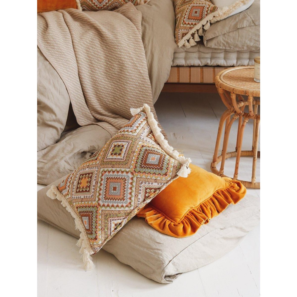 AKSOMINĖ PAGALVĖ GARSTYČIŲ SPALVOS