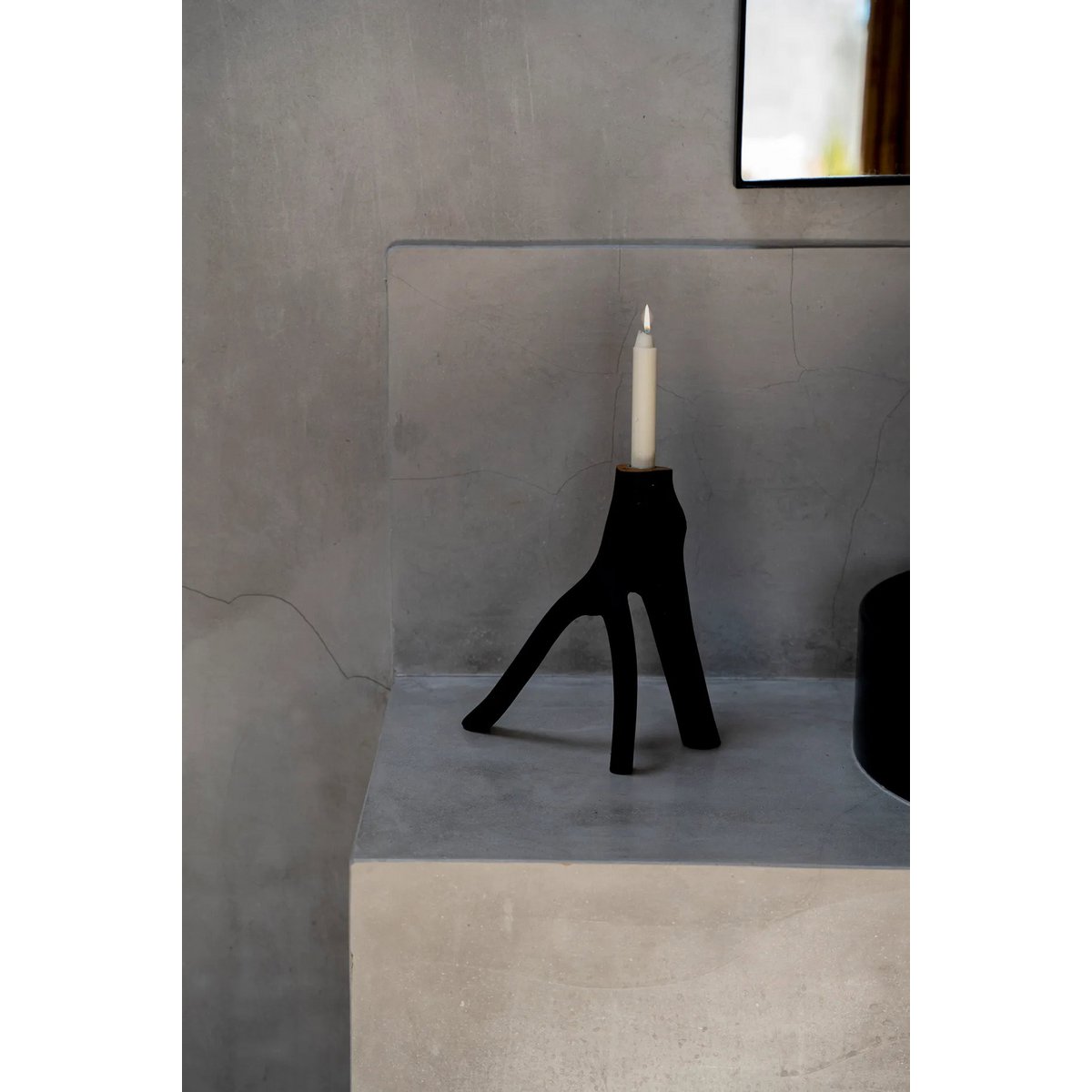 Žvakidė su trimis šakelėmis, juoda