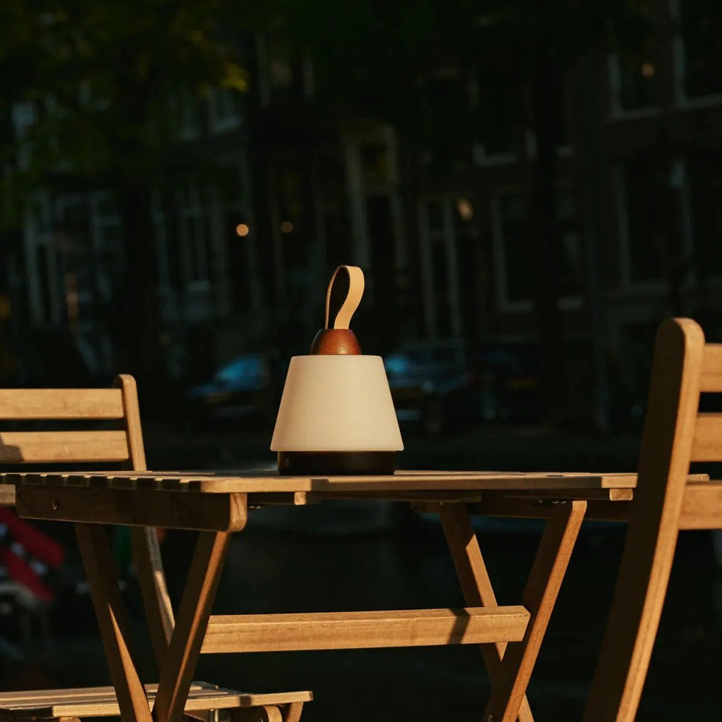 STALINĖ LEMPA LIV TAMSI RUDOS SPALVOS