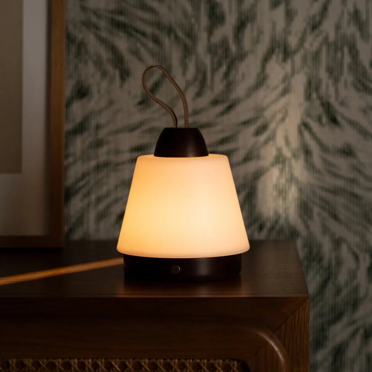 STALINĖ LEMPA LIV TAMSI RUDOS SPALVOS