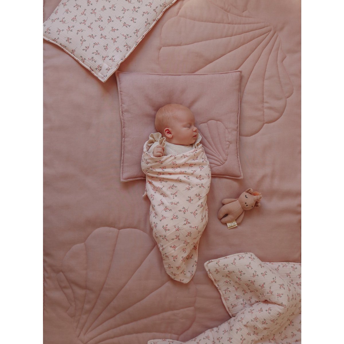 Blanket And Pillow Set Shell Powder Pink For Infants