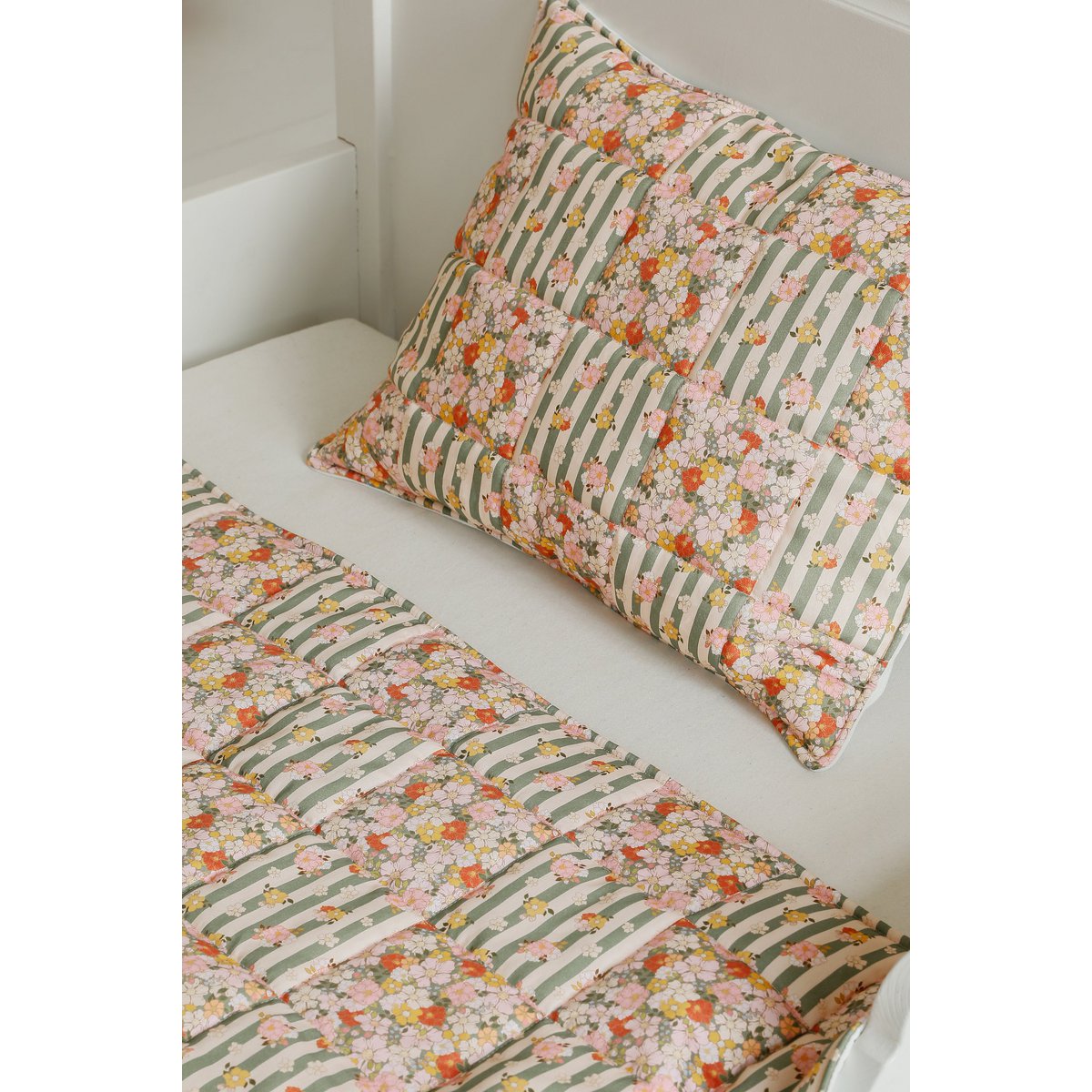 Green Garden Blanket And Pillow Set For Infants