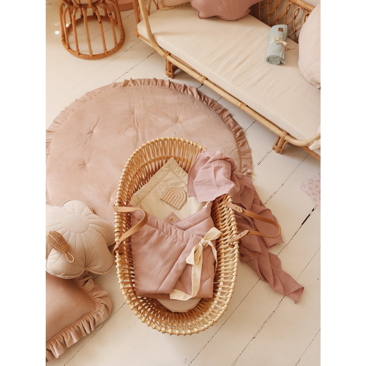 Aksominė latte pagalvė