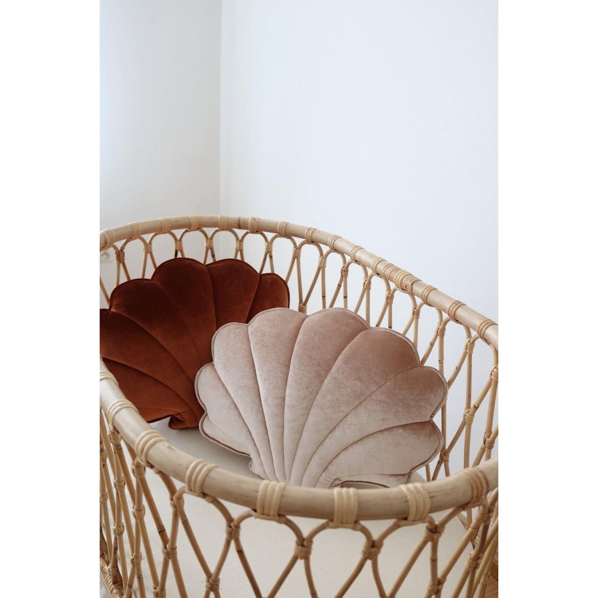 PAGALVĖS KIAULĖ AKSOMAS SMĖLIO SPALVOS PERLAS