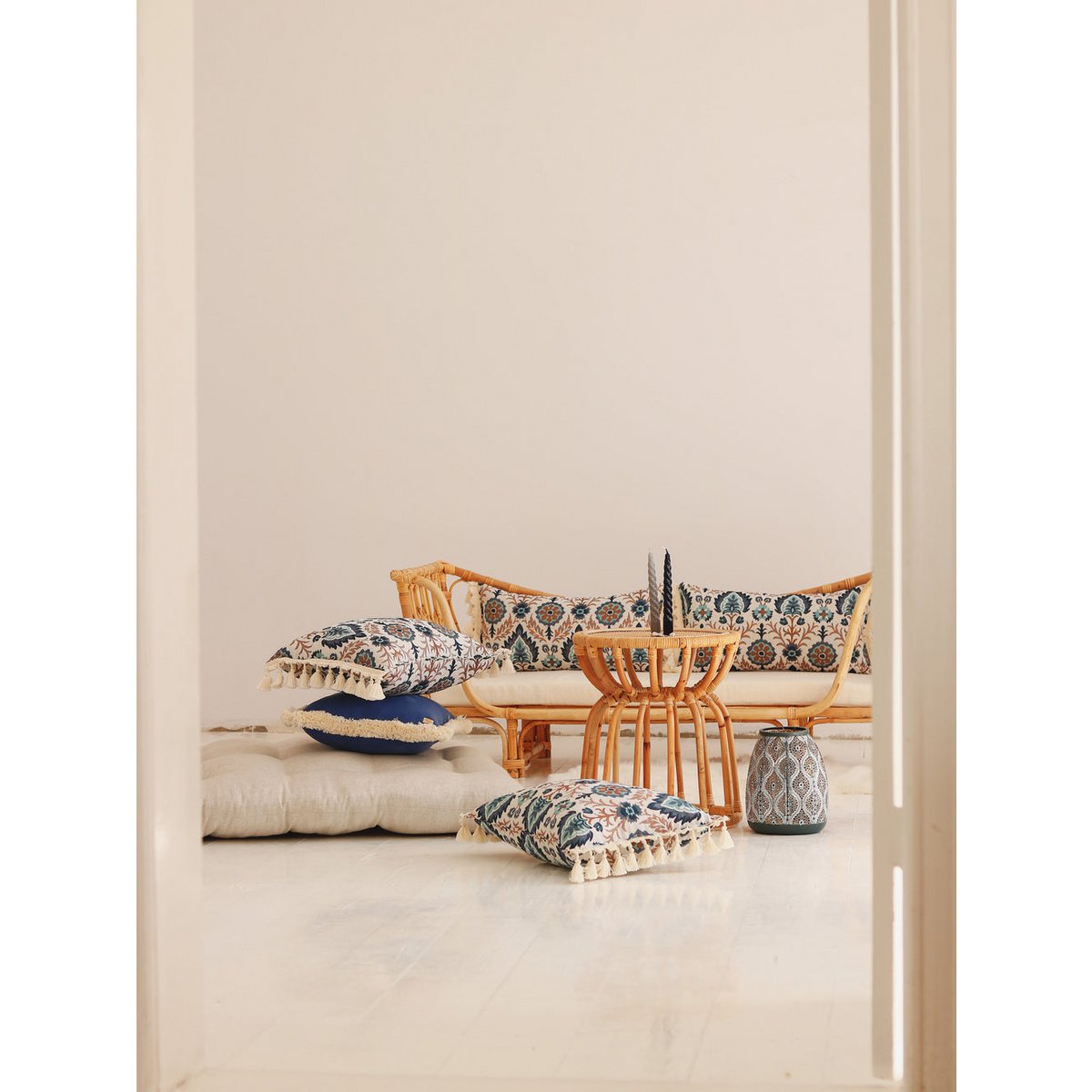 Pagalvė mėlyna vilkdalgė