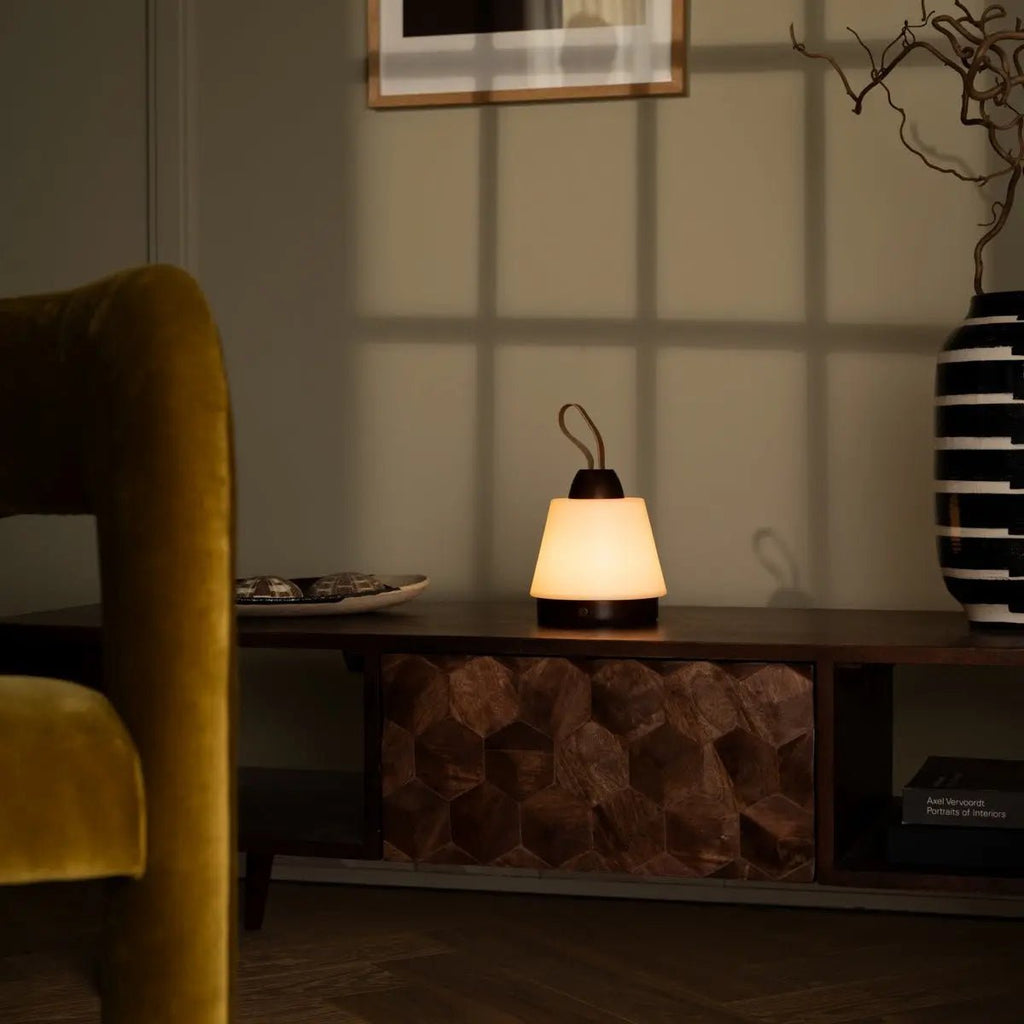 STALINĖ LEMPA LIV TAMSI RUDOS SPALVOS