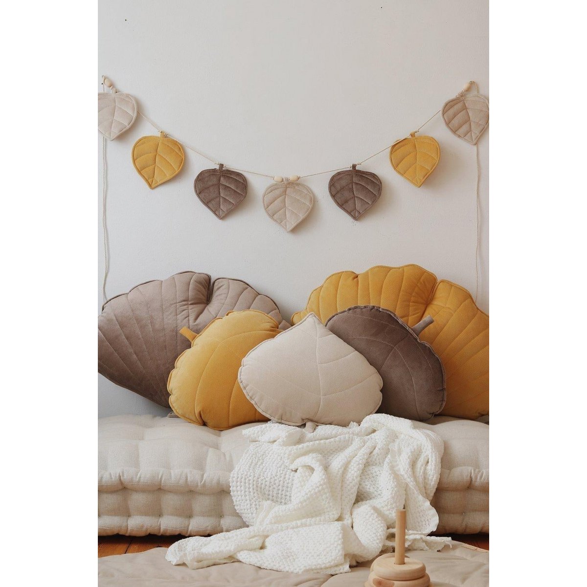 AKSOMINĖ LAPŲ PAGALVĖ