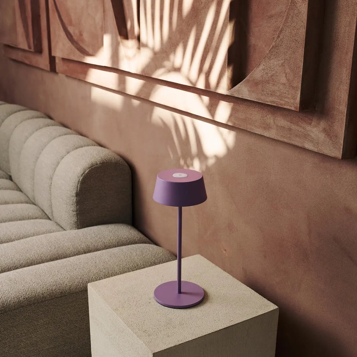 STALINĖ LEMPA HUGO VIOLET PURPLE