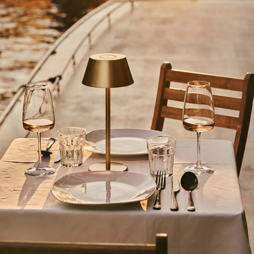 STALINĖ LEMPA MILOU AUKSINĖ