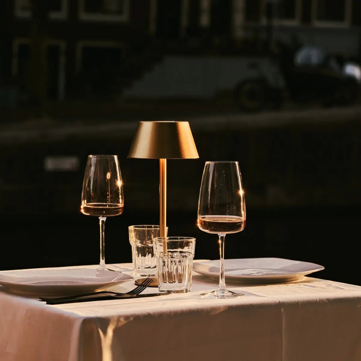 STALINĖ LEMPA MILOU AUKSINĖ