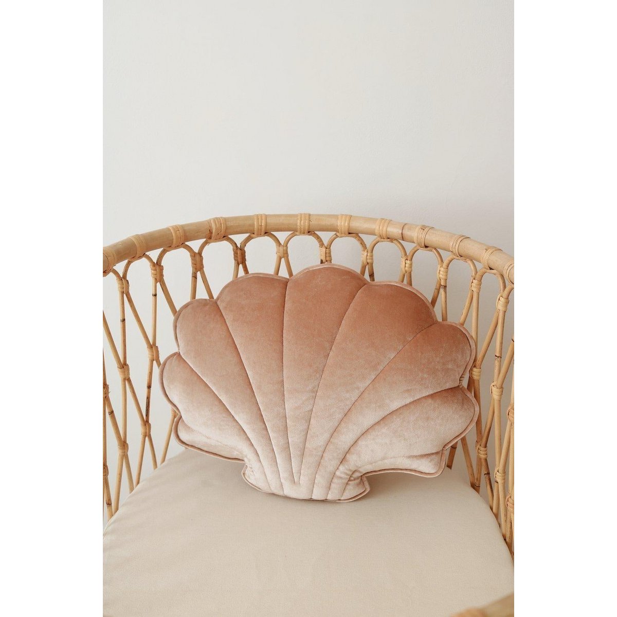 PAGALVĖS KIAULĖ AKSOMAS SMĖLIO SPALVOS PERLAS