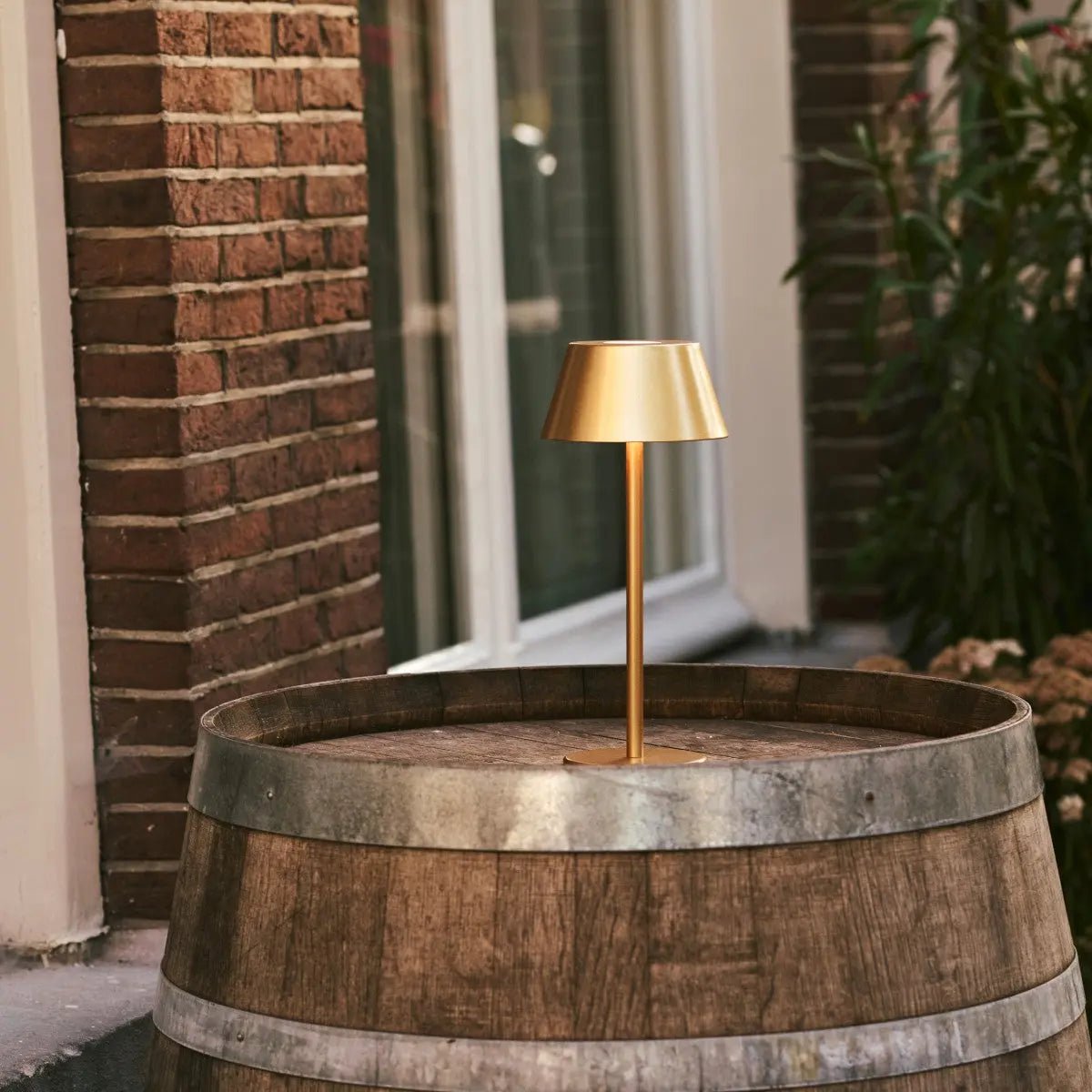 STALINĖ LEMPA MILOU AUKSINĖ