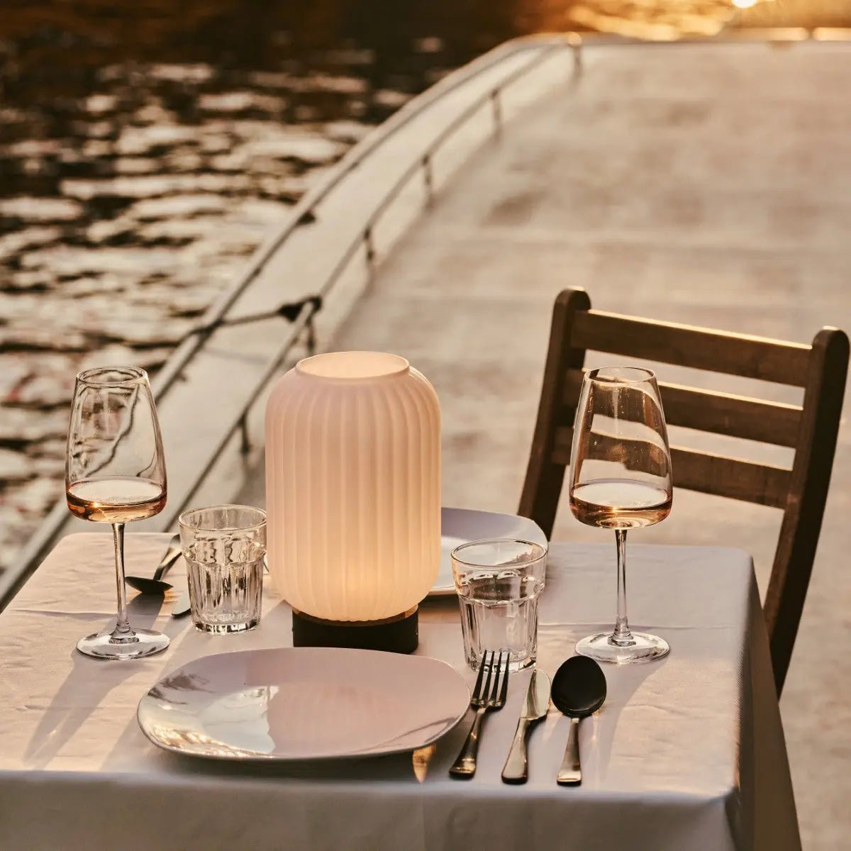 STALINĖ LEMPA LILLY TAMSI RUDOS SPALVOS