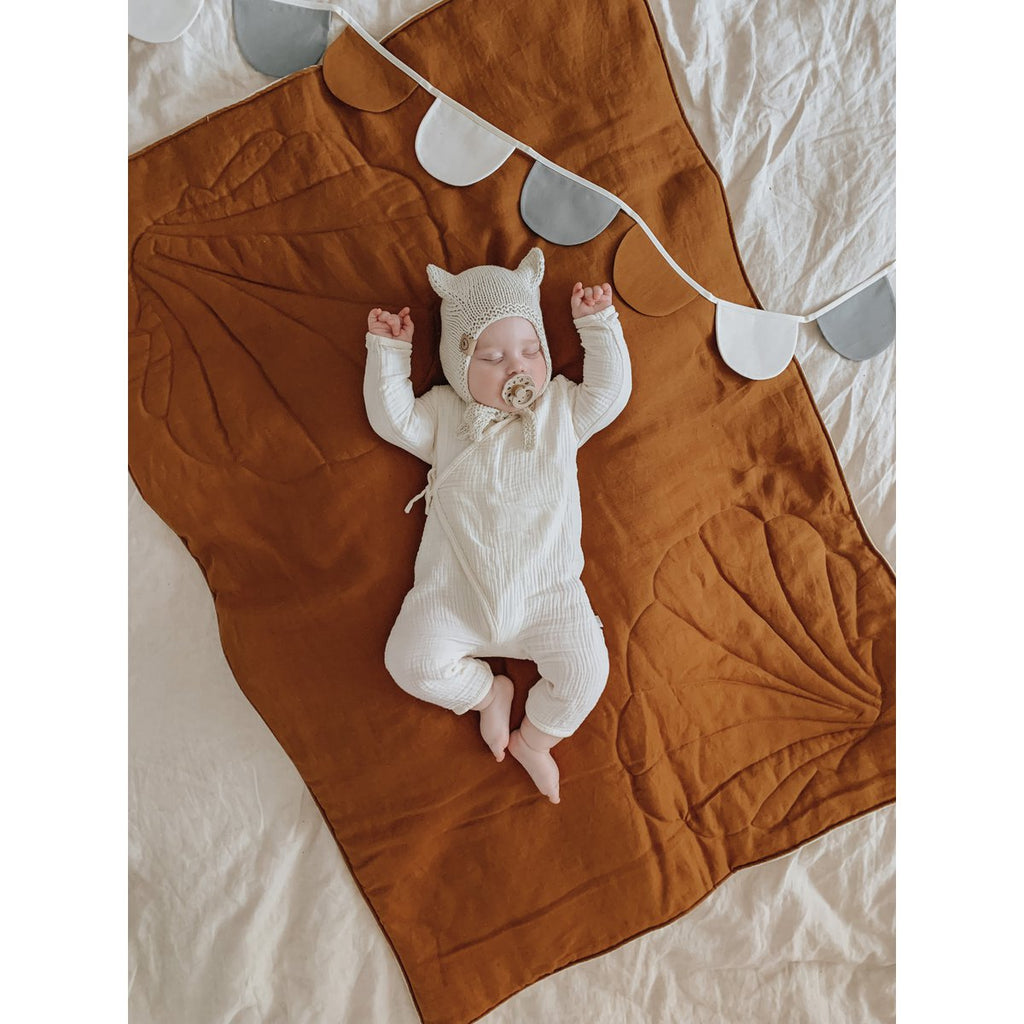 Antklodės ir pagalvės rinkinys kūdikiams (kriauklės formos karamelė)