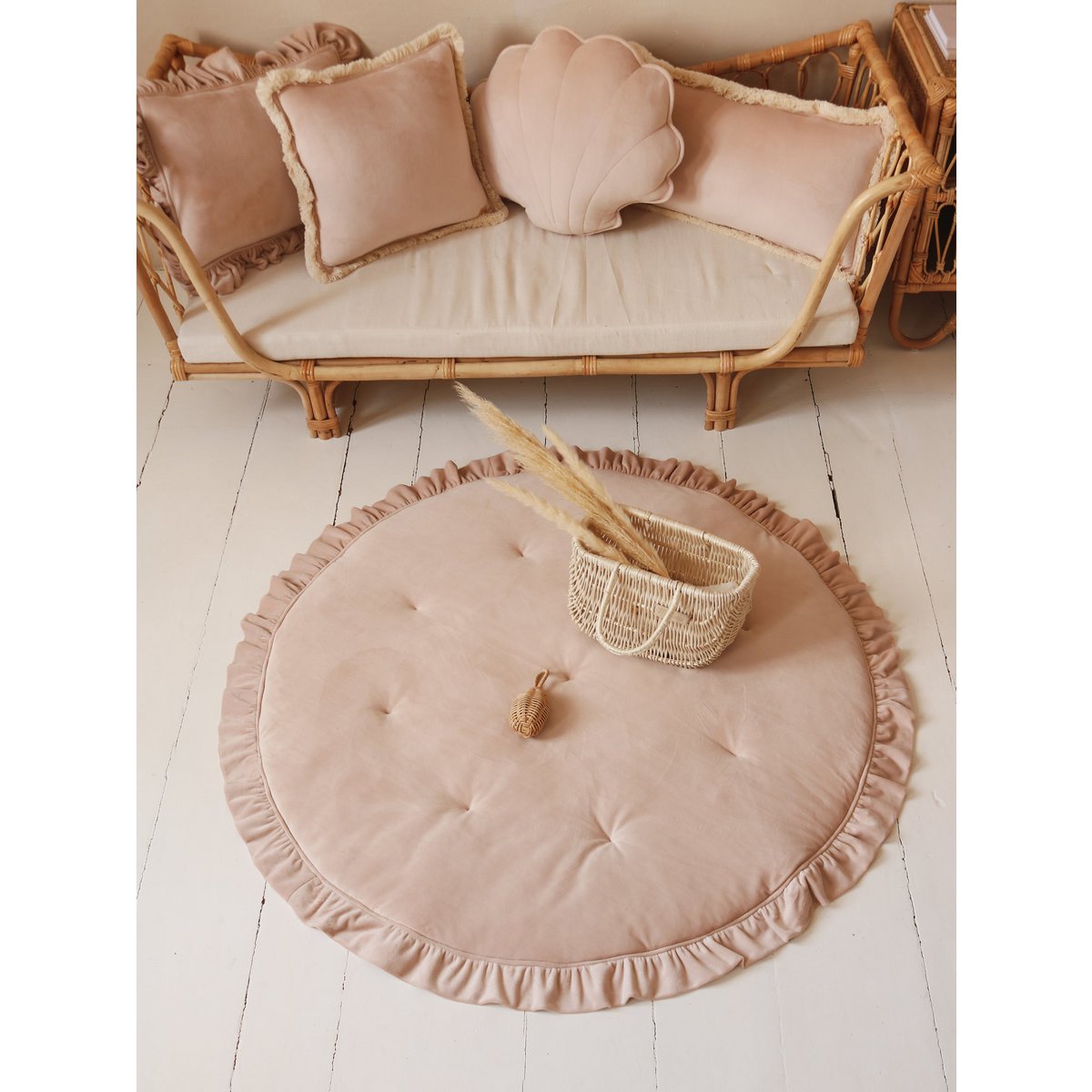 Aksominė latte pagalvė