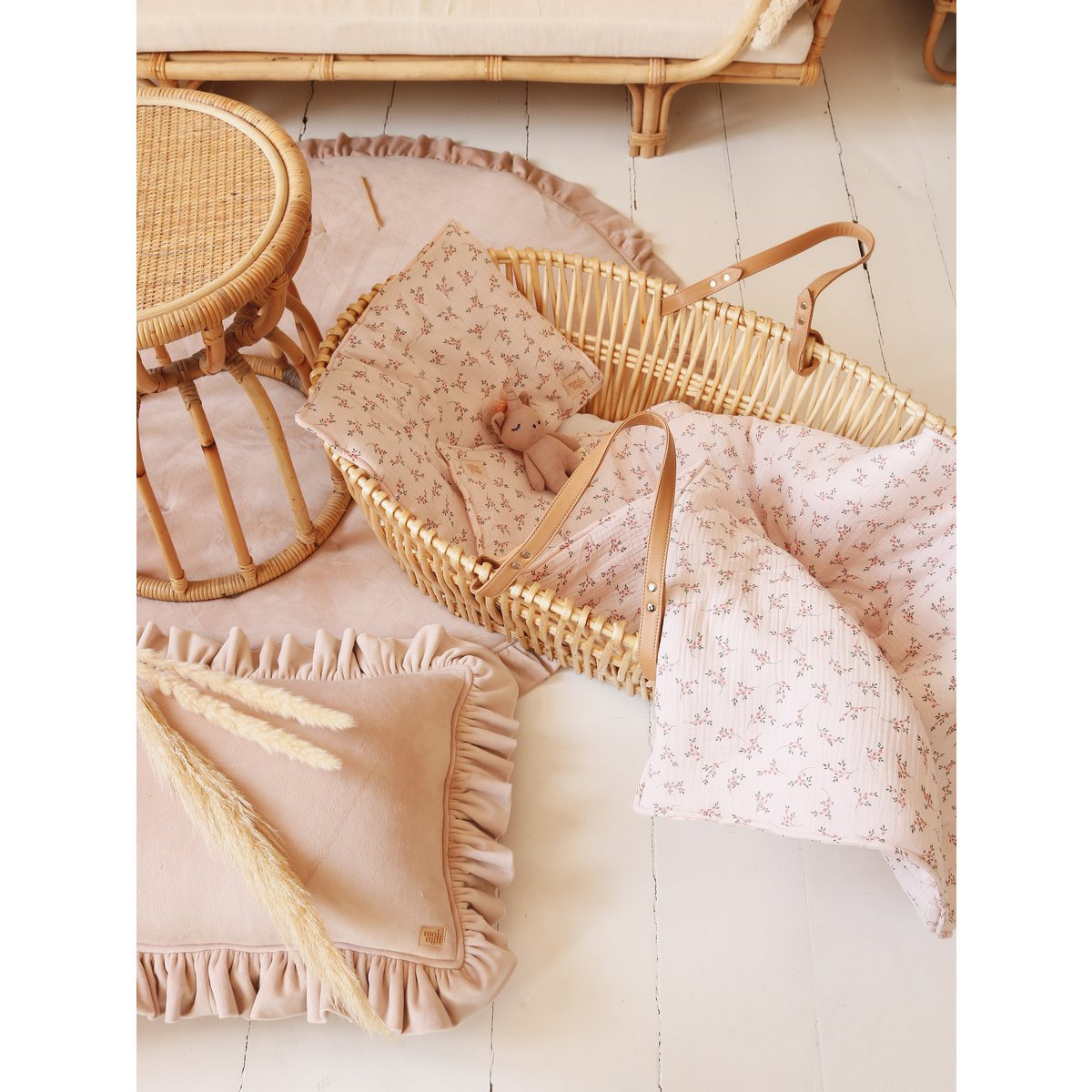 Aksominė latte pagalvė